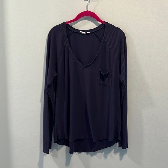 Make + Model from Nordstrom’s navy v-neck pajama top L - Picture 1 of 3